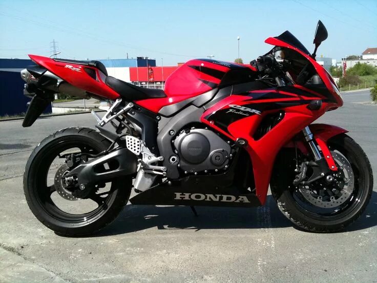 Купить мотоцикл 1000. Honda CBR 350. Honda CBR 1000 кубов. Honda CBR 350 RR. Спортбайк Honda cbr1000rr.