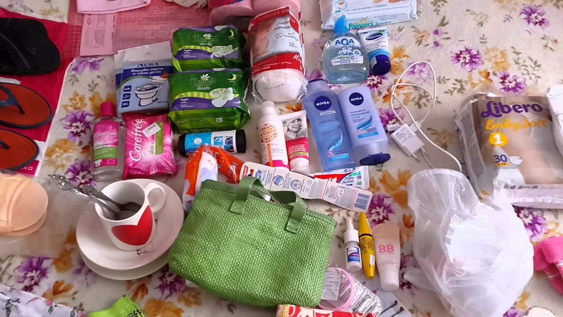 Что нужно взять маме в роддом. Нужные вещи для роддома. вещи в роддом для ребенка. сумка в роддом вещи. сумки для мамы и малыша враддоме.