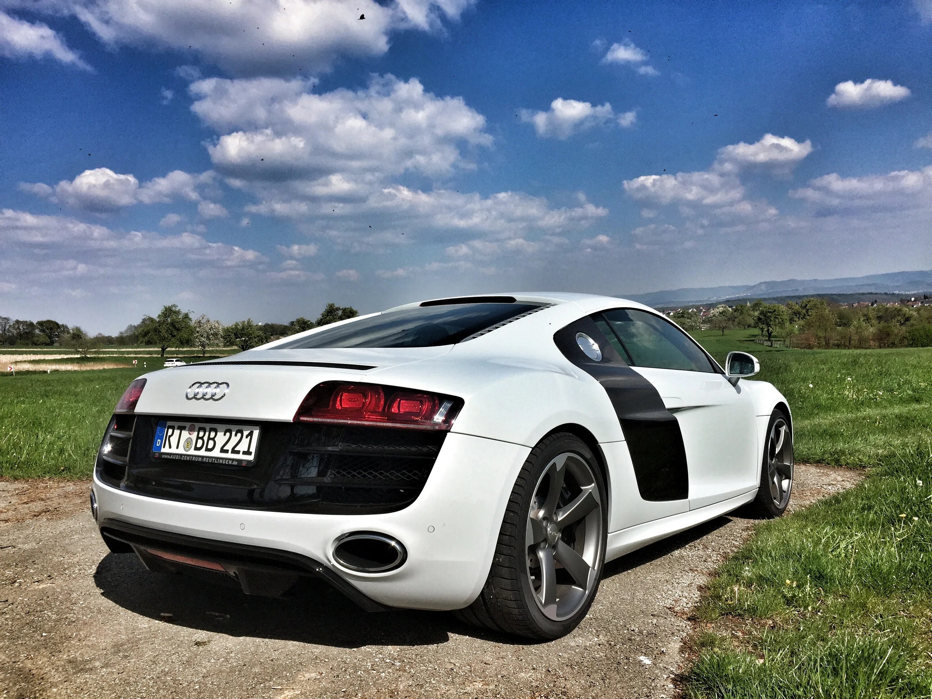 Ауди r8. Audi r8 v10 plus 2013. Audi r8 2010. Ауди р8 е трон. Ауди р8 2016.
