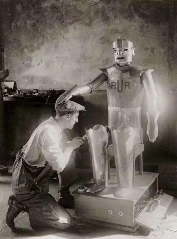 Робот Герберт Телевокс. Герберт Телевокс робот 1928. Карел Чапек робот. Первые прототипы роботов