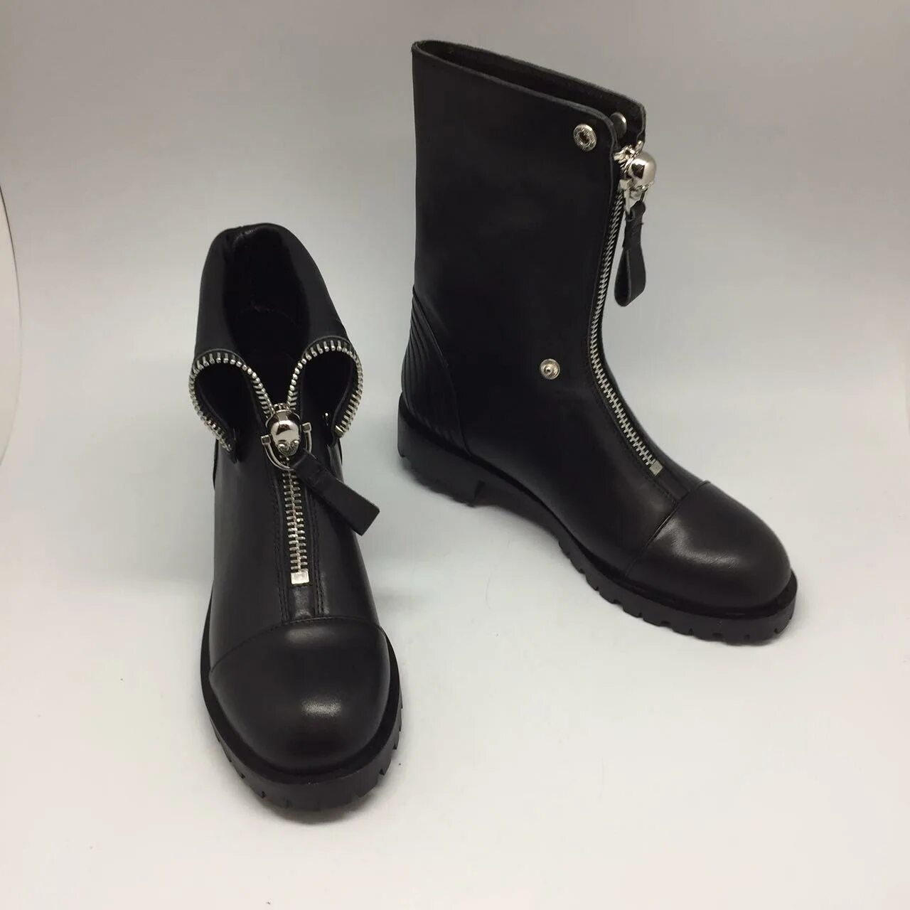 Цум ботинки женские. Alexander mcqueen ботинки 441157 39. alexander mcqueen ботинки женские черные. alexander mcqueen обувь женская. alexander mcqueen ботинки 441157 39 мужские.