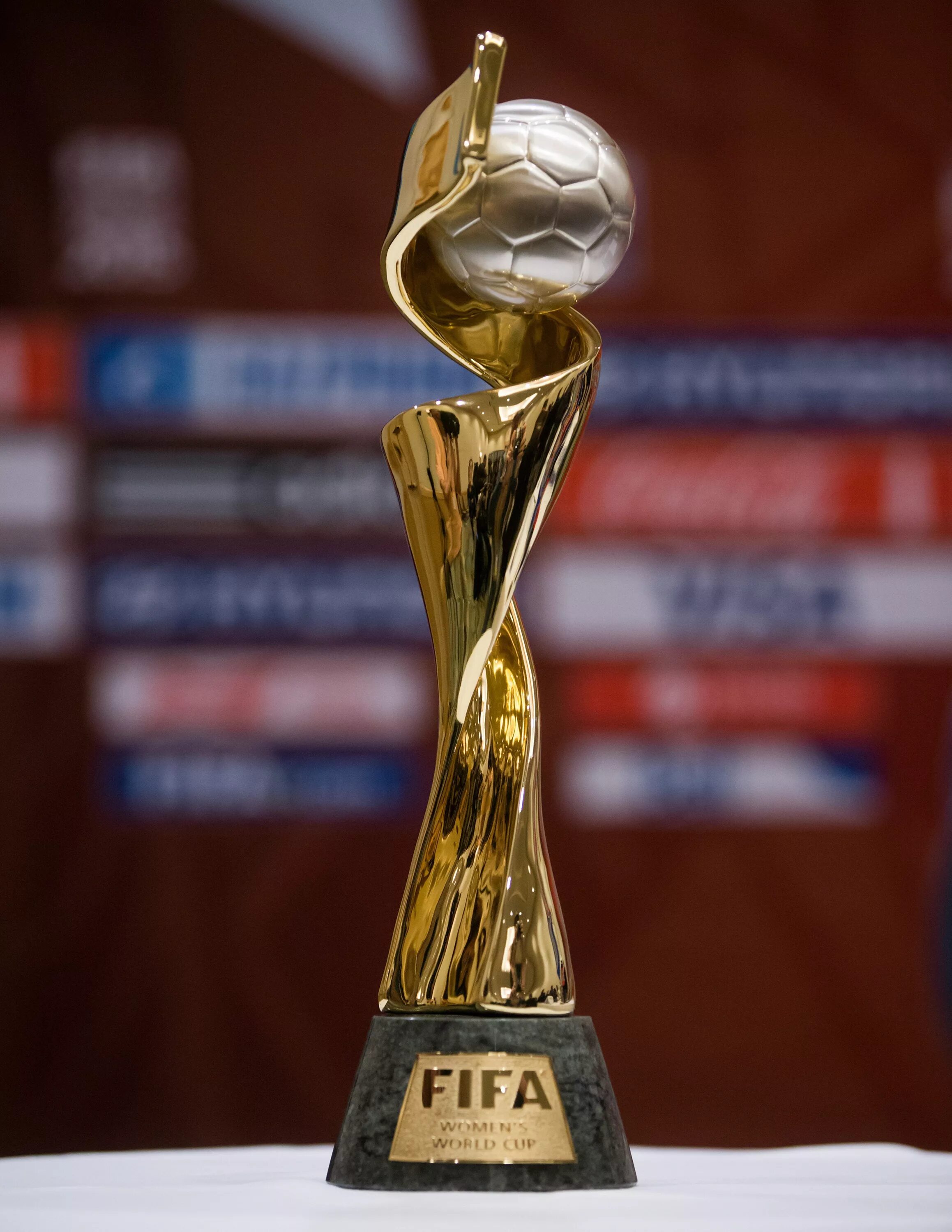 Международные кубков чемпионата. World Cup 2022 Trophey. FIFA World Cup Trophy. Кубок ФИФА ворлд кап. Награды в футболе.