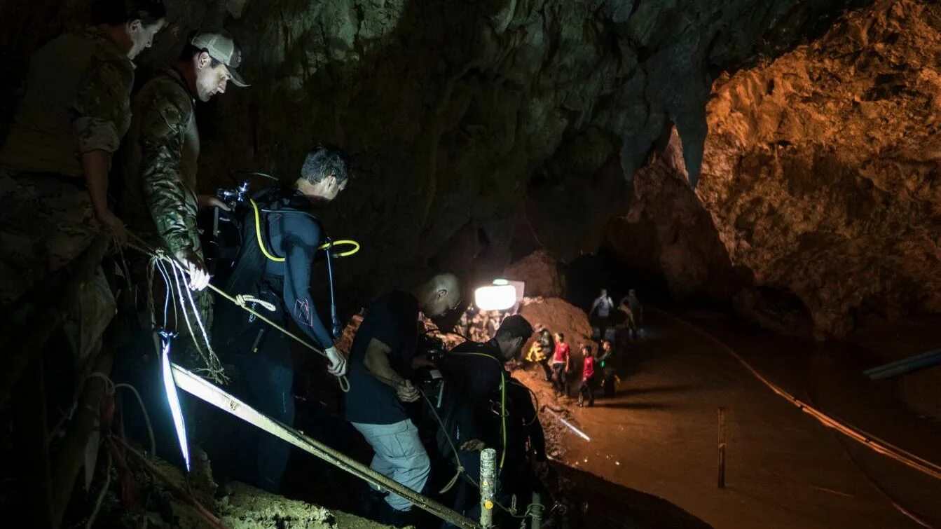 Пещера Тхам Луанг. Дикие Вепри пещера Тхам Луанг. Пещера Тхам Луанг в Таиланде. Спасательная операция в пещере Тхамлуангнангнон.