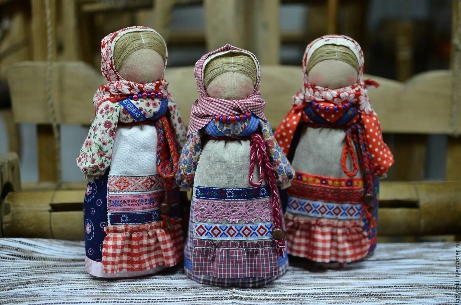 Традиционная народная тряпичная кукла. Обрядовые куклы неразлучники. Славянские куклы мотанки. Кукла мотанка оберег. Традиционная народная кукла.