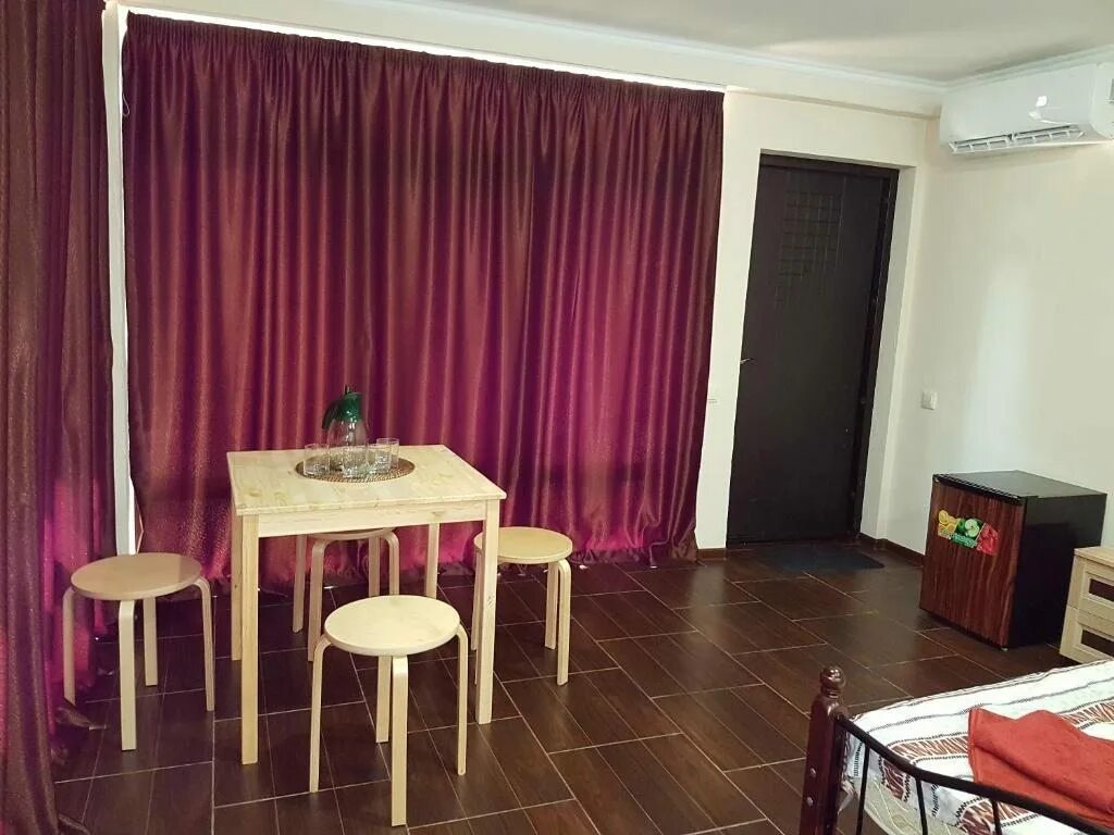 Посуточно пицунда у моря. Black sea пицунда. black sea пицунда guest house пицунда. абхазия отель блэк сиа пицунда отзывы.