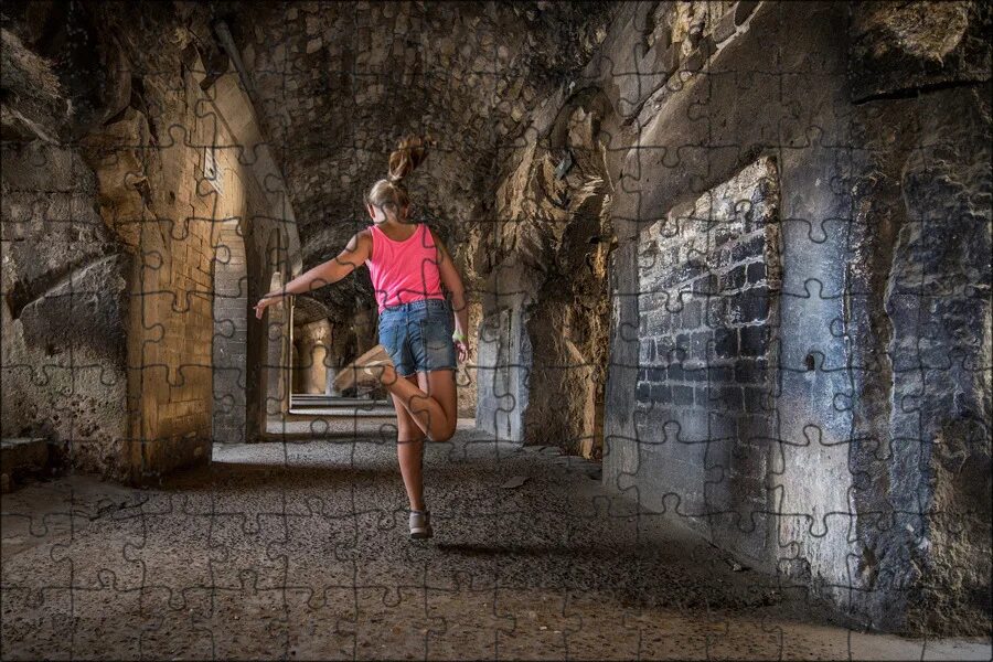 Пещерная девушка. Девушки в гроте. Жюль сирил кейв. Пещерная девушка. Девушка в подземелье.