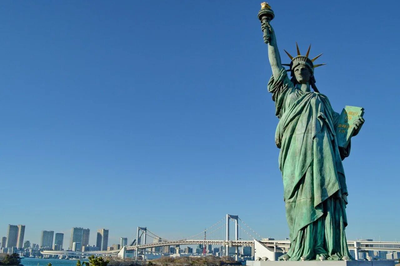 Короткое описание famous museum. The famous is called. Известные люди великобритании на английском. The famous is called. Universities of cambridge and oxford of the great britain презентация.