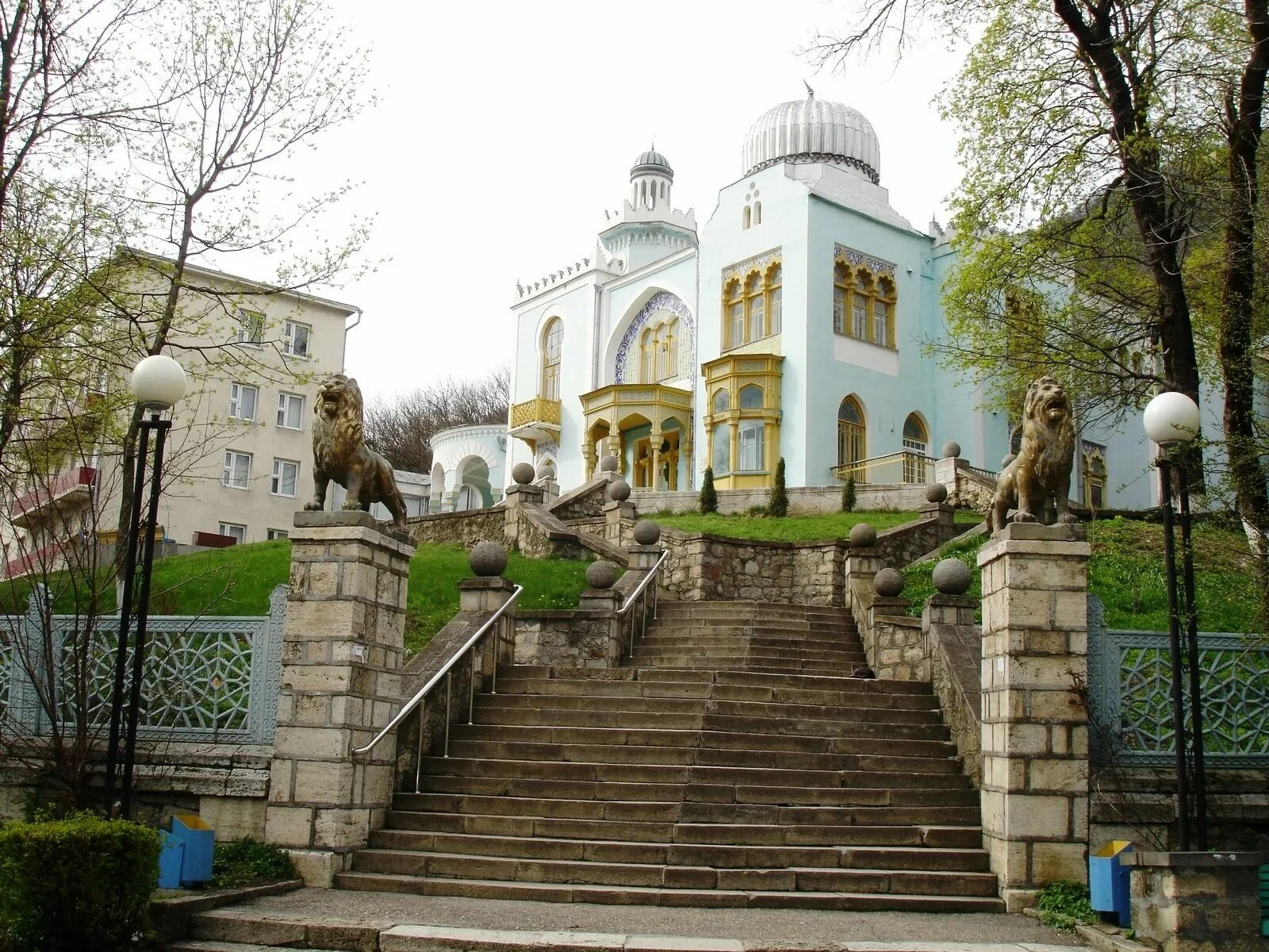 Железноводский городской сайт. Курортный парк Железноводск дворец Эмира Бухарского. Железноводск дворец Эмира Бухарского лестница. Курортный парк Железноводска Пушкинская галерея. Санаторий Бухарского Железноводск.