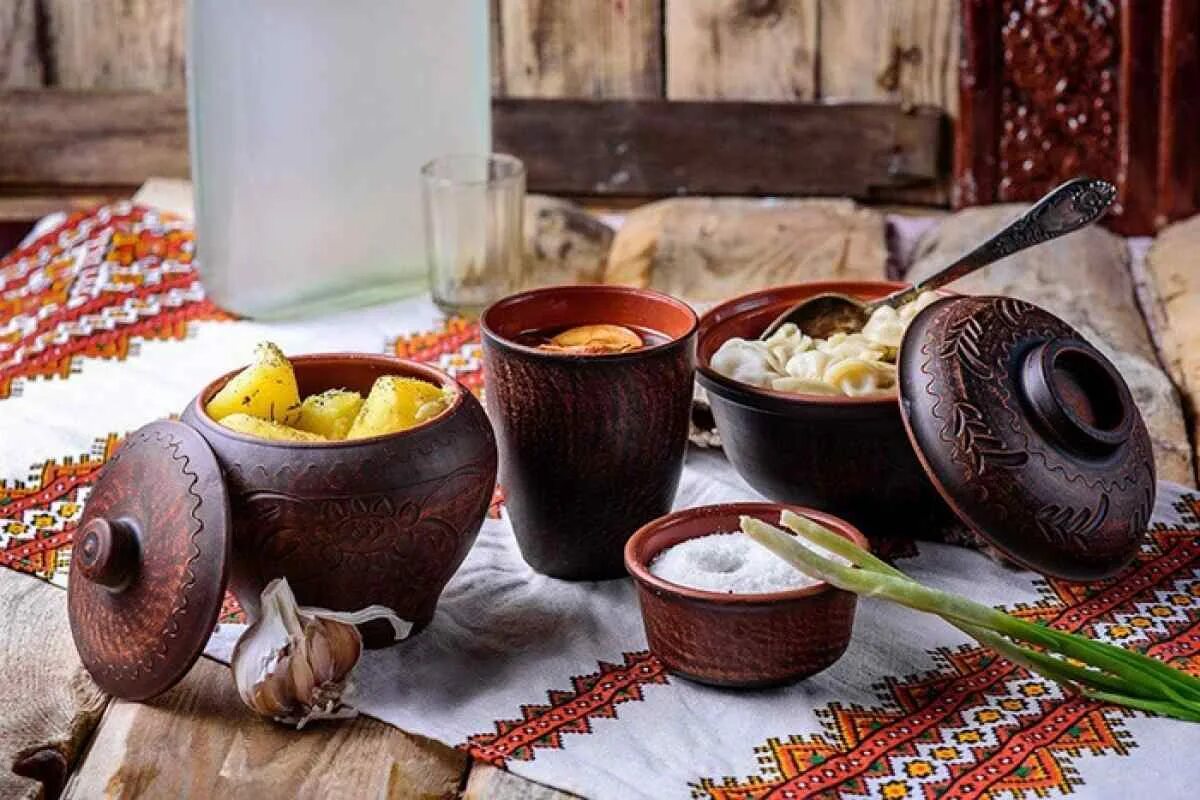 Украинская кухня стол. Про русскую кухню. Русская национальная кухня. Традиционные блюда русской кухни. Русская национальная ку.