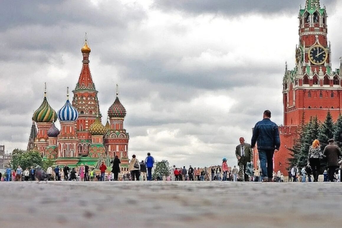 Площадь земли москвы. Туристы в Москве. Туризм в Москве. Культурно-познавательный туризм в Москве. Туризм в России.