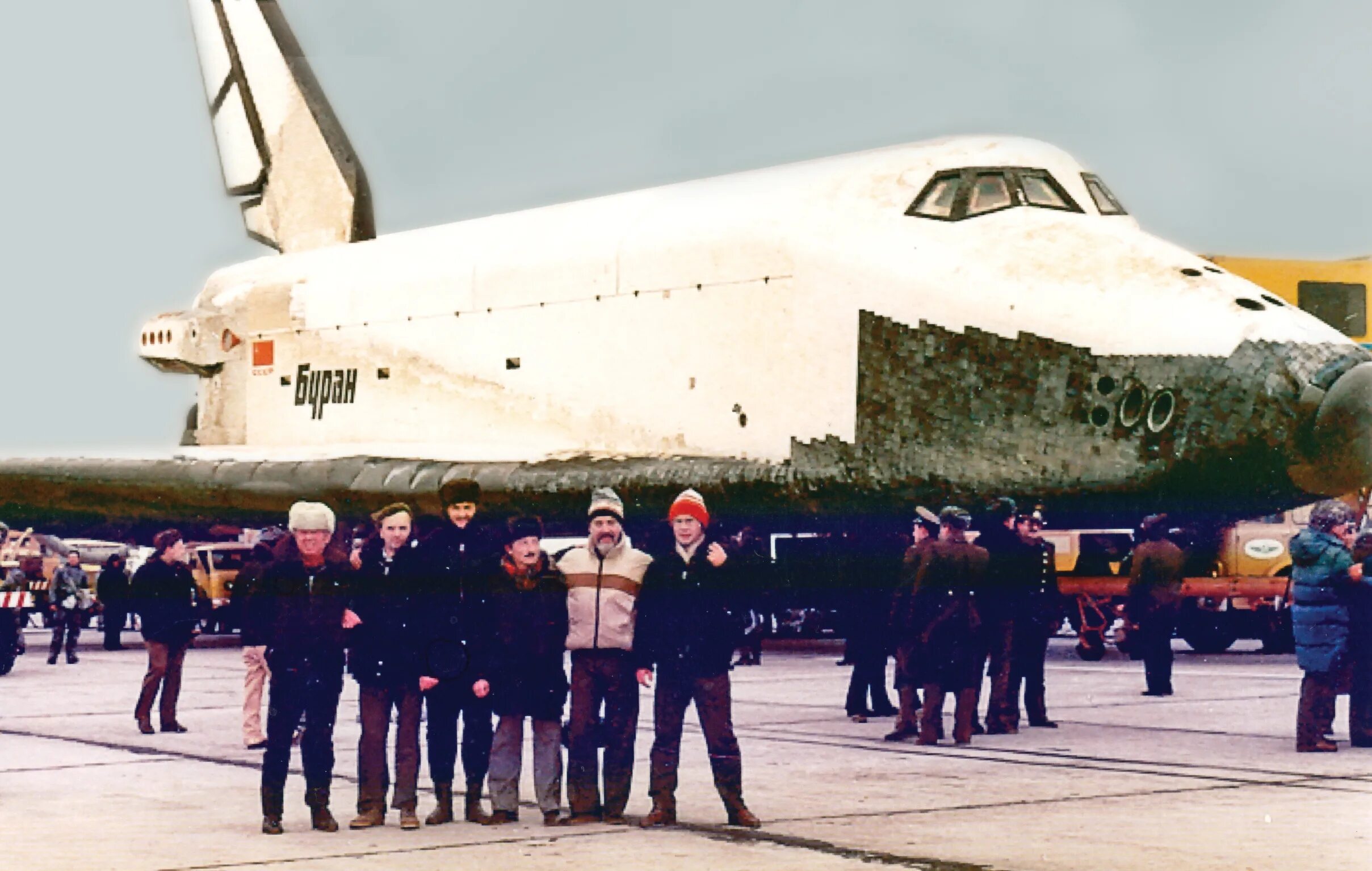 Буран что делает. Буран 1988. Орбитальный корабль Буран 1988. Буран космический корабль 1988. 15 Ноября 1988 года орбитальный корабль Буран.