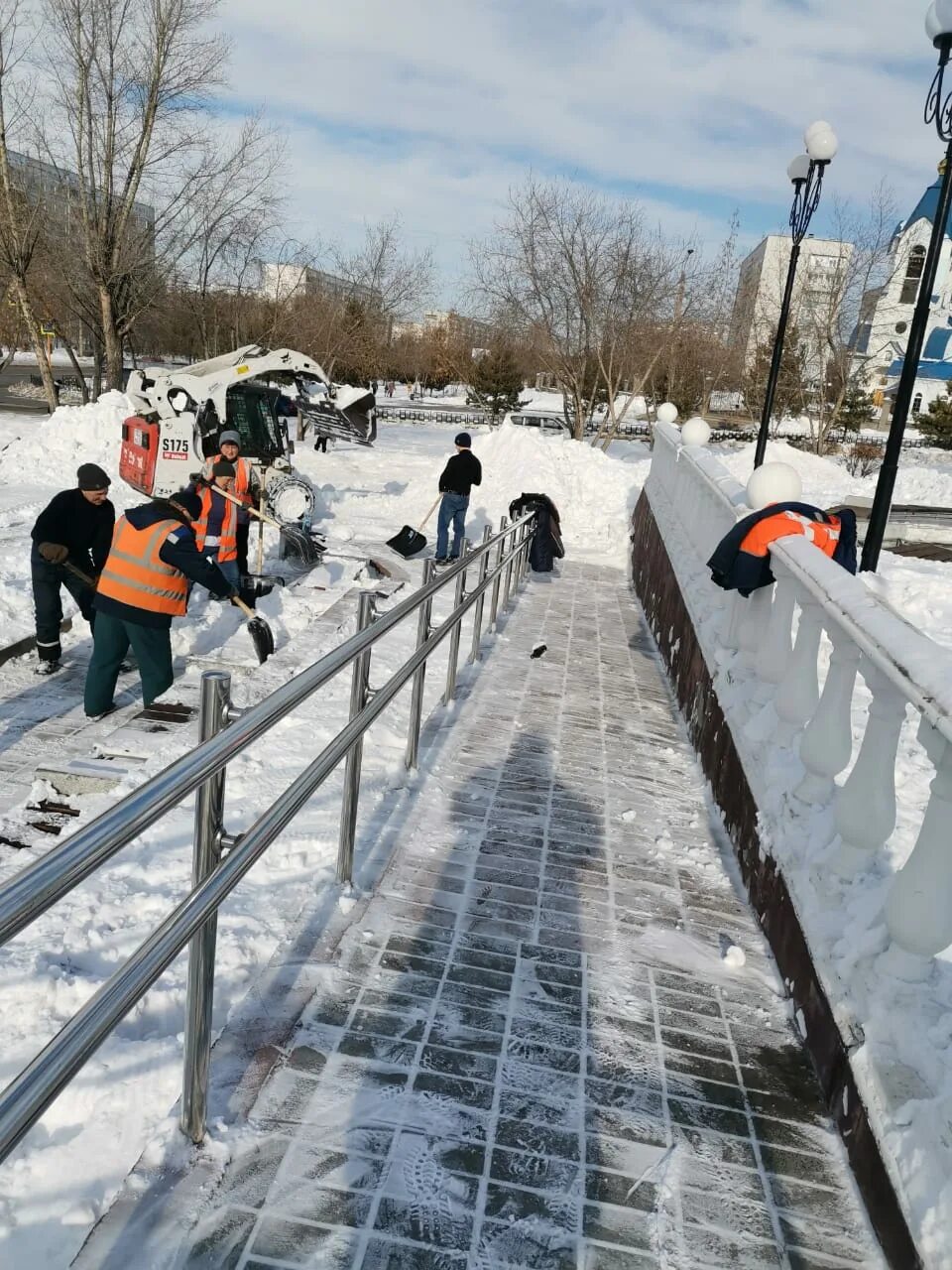 Укладка асфальта в снег. Погода в сосновоборске красноярского края. Погода в сосновоборске на неделю. Красноярск ветер. Погода сосновоборск красноярский.