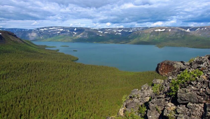 Ловозеро (озеро). Ловозеро Мурманская. Ловозеро Мурманск. Село Ловозеро Мурманская область.