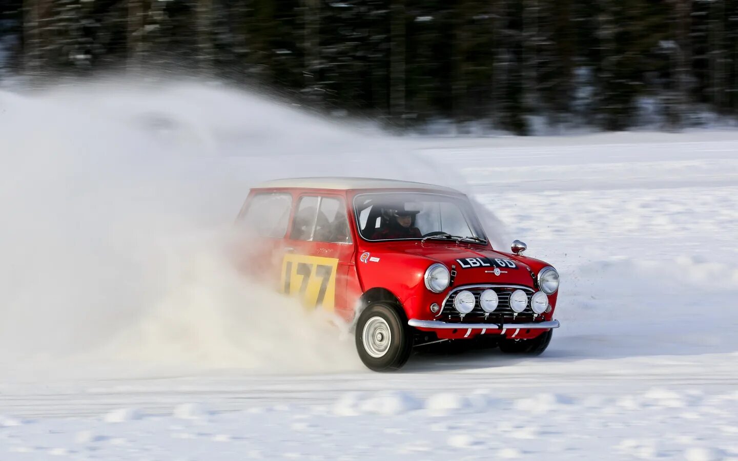 Машина весной. Lian li 011 dynamic mini snow white. Раллийный мини купер. Корпус lian li pc-o11 dynamic mini snow white. Lian li o11d mini-w white.