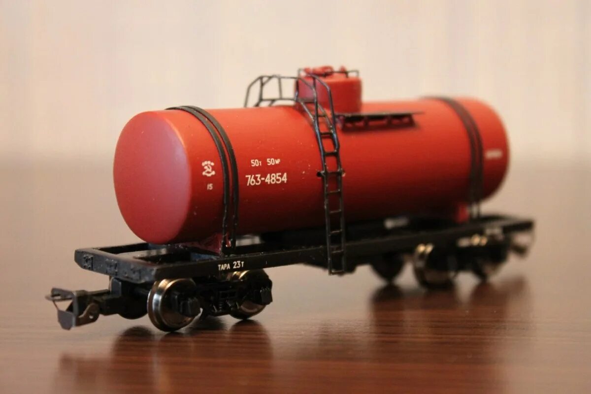 Вагоны-цистерны для суг 15-1288. Цистерна керосина. Вагон цистерна для перевозки нефти. Четвертая цистерна на таможне. Цистерна керосина.