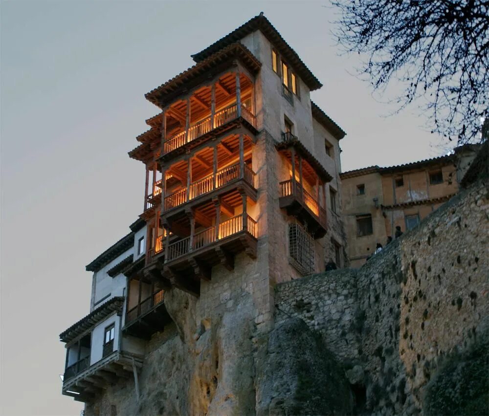 Куэнка испания. Старый город куэнка. Куэнки испания горы. Висячие домики. Дома висела.