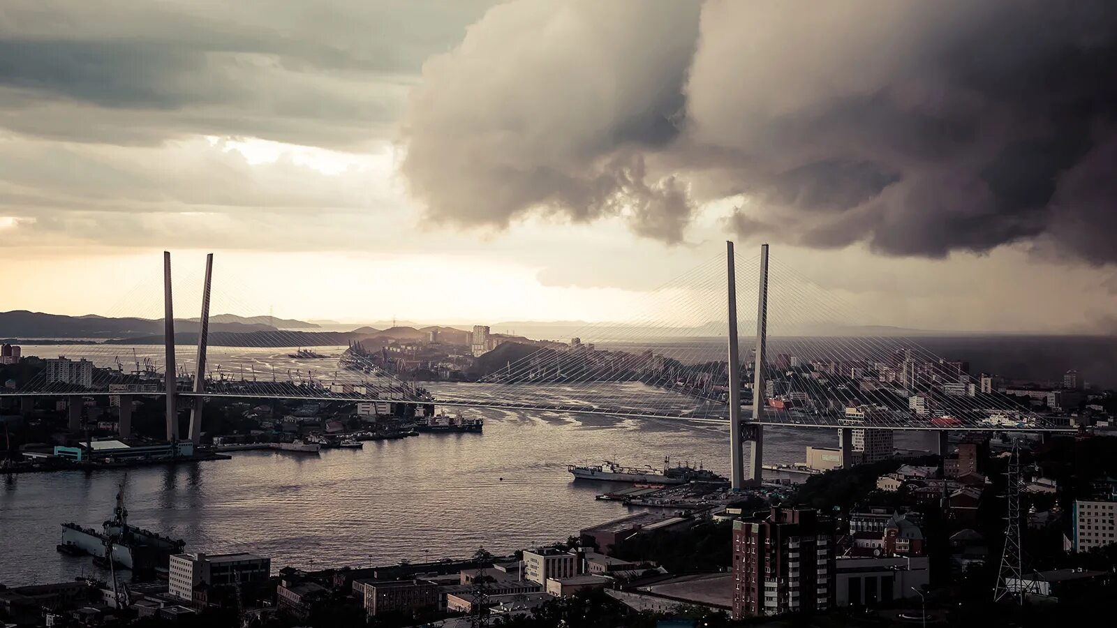 Владивосток туман. Вантовый мост владивосток. Приморские муссоны владивосток. Приморские муссоны владивосток. Приморские муссоны владивосток.