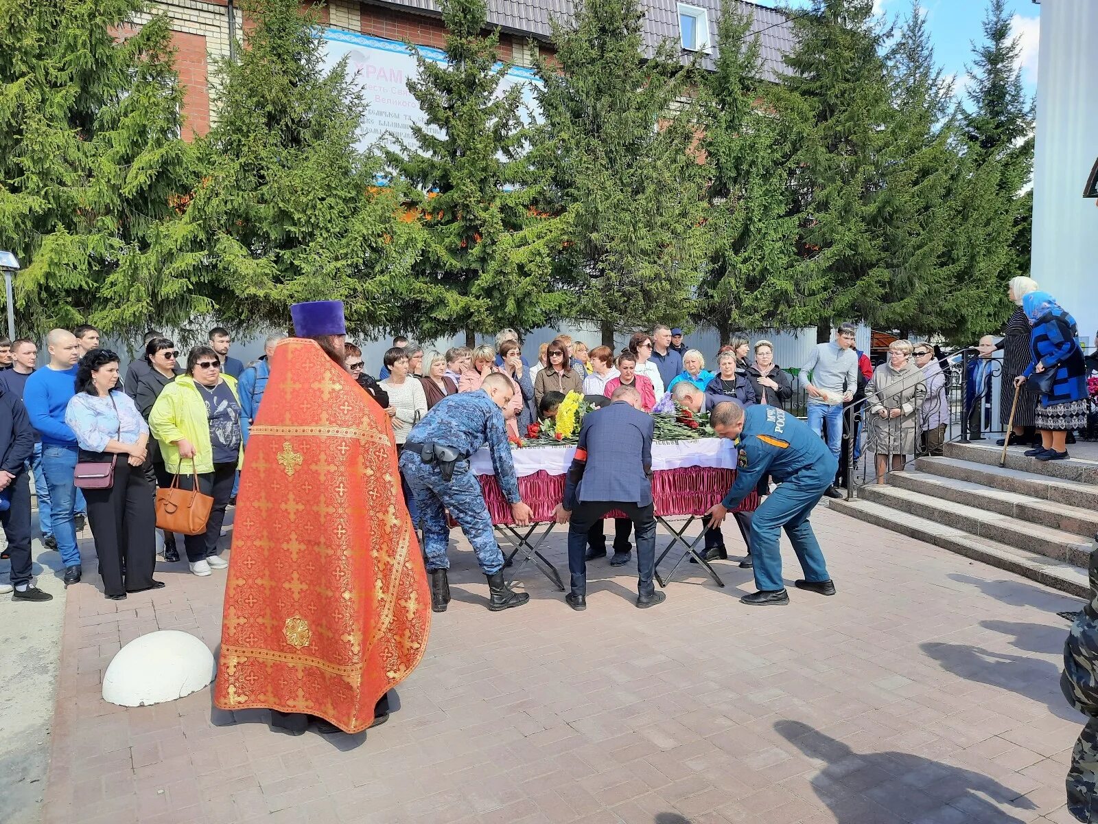 Артемовск сейчас новости последнего часа. Похороны Артема Рюмина Артемовский. Артемовск 2013 год. Похороны Артема Рюмина в Артёмовском Свердловской области.