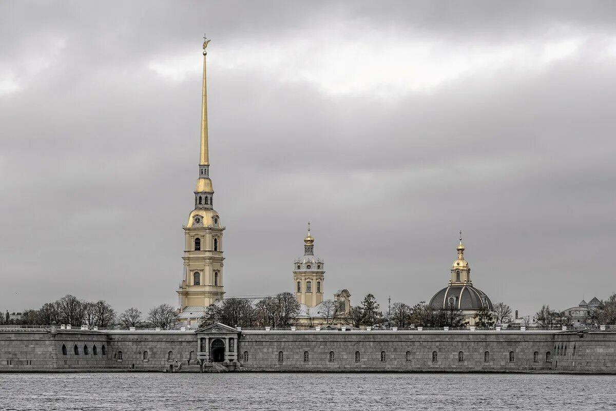 Петропавловская крепость петропавловская крепость. Соборная площадь санкт-петербург петропавловская крепость. Аннинский кавальер в петропавловской крепости. Петропавловская крепость вид сверху. Памятник петру 1 на заячьем острове.