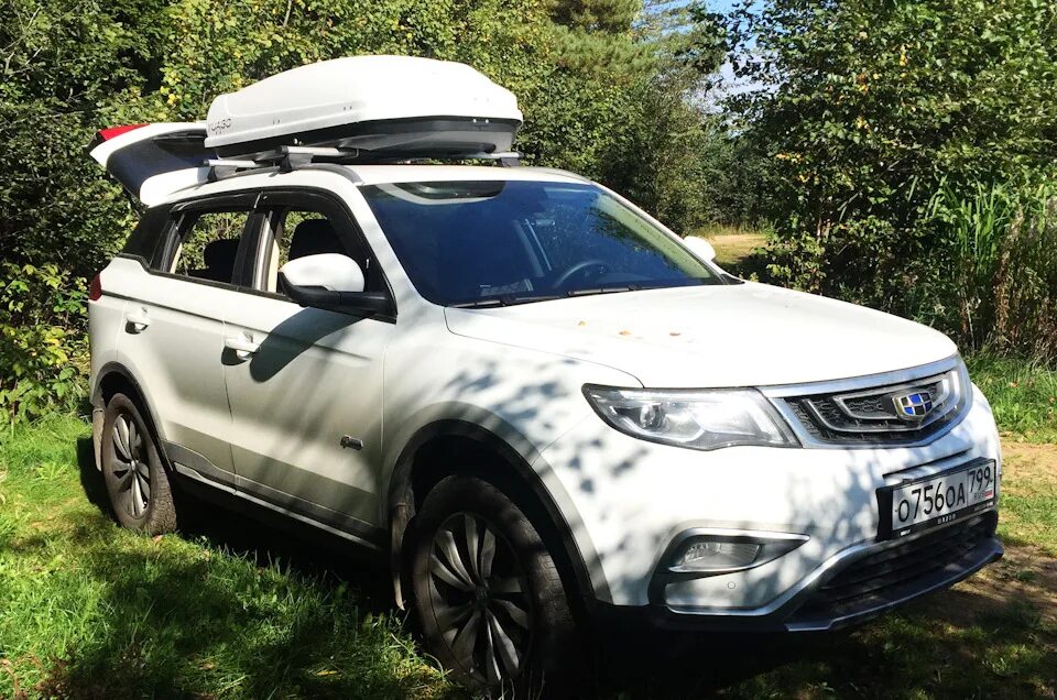 Geely thule. Geely atlas багажник. автобокс geely atlas. geely atlas pro рейлинги. джили атлас с багажником на крыше.