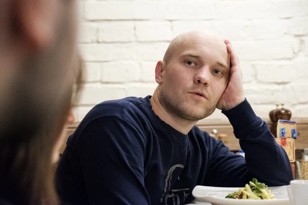 Рыжий из реальных пацанов отчим актера. Антон богданов жена. Антон богданов 2010. Антон богданов 2020. Реальные пацаны в поезде.