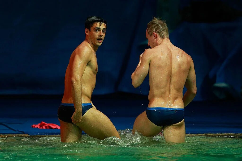 Ходить плавок. Jack Laugher прыгун в воду. Tom Daley butt.