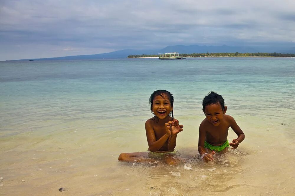 Baby island. Остров для детей. Остров малышей. Children на острове. Остров детей на острове.