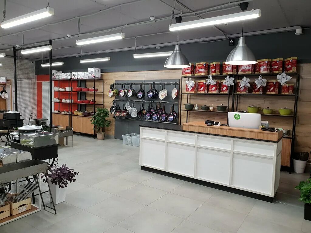 магазин посуды в заинске. казань кукморский магазин. стеллаж кукмара. магазин посуды в казани. павлюхина 114 казань.