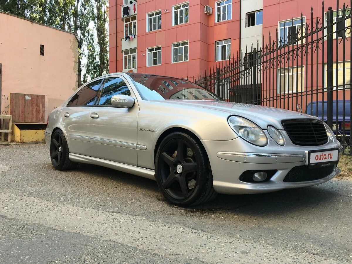 Е 211 купить. Mercedes w211 серебристый. Мерседес 211 АМГ серебристый. Mercedes e55 AMG 2003. Mercedes e55 AMG w211 серебристый.