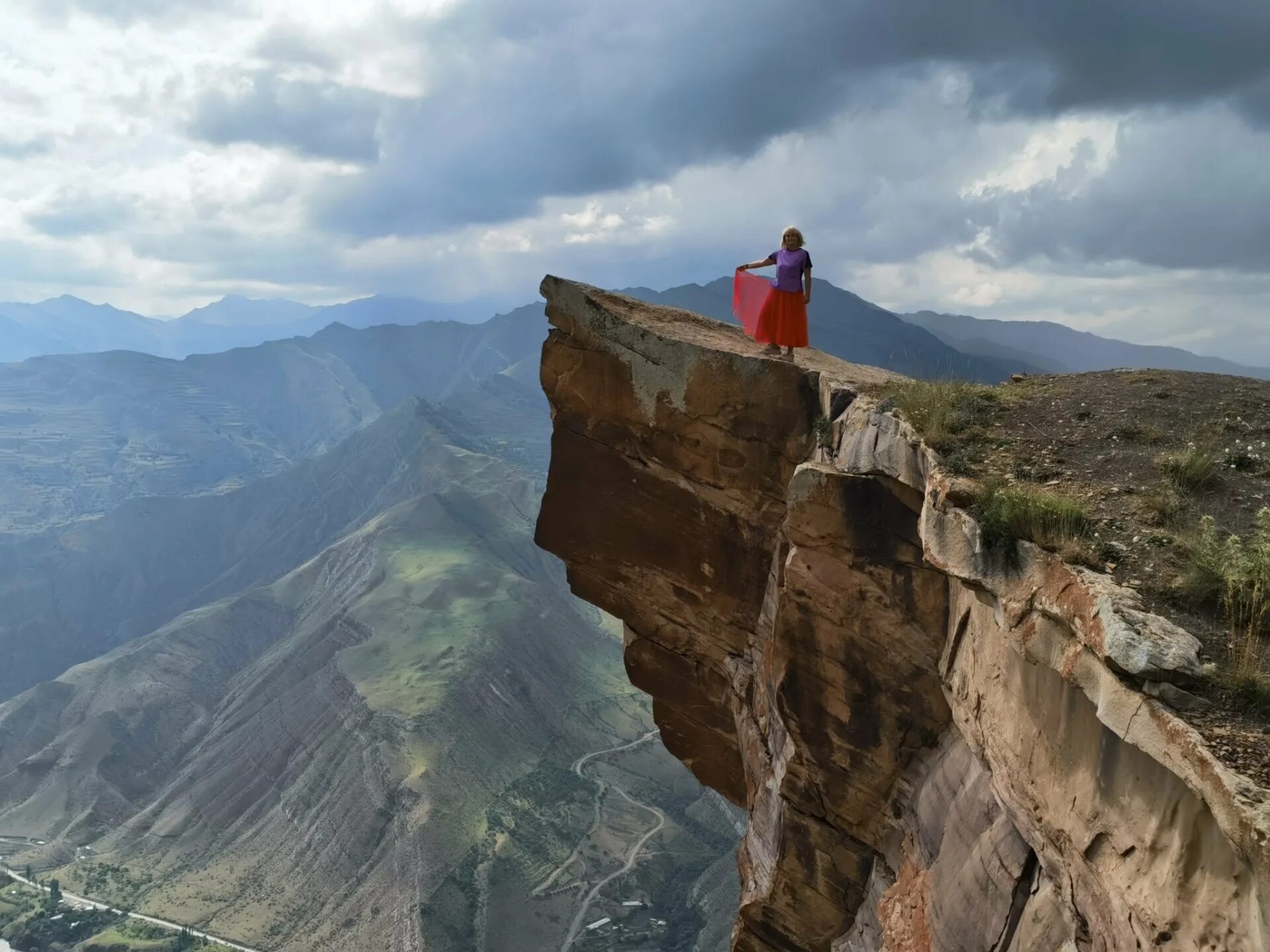 Язык тролля в дагестане сулакский каньон. Тролль дагестан. Тролль дагестан. Сулакский каньон язык тролля. Скала гоор дагестан.