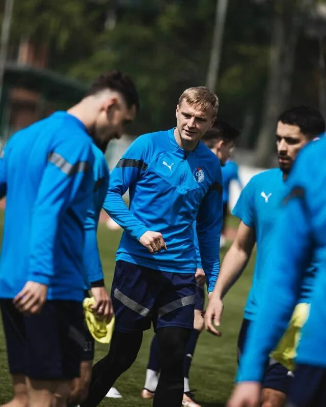 Часы фк зенит. Час фк. Час фк. Vinyl clock club. Настенные часы с эмблемой барселоны.