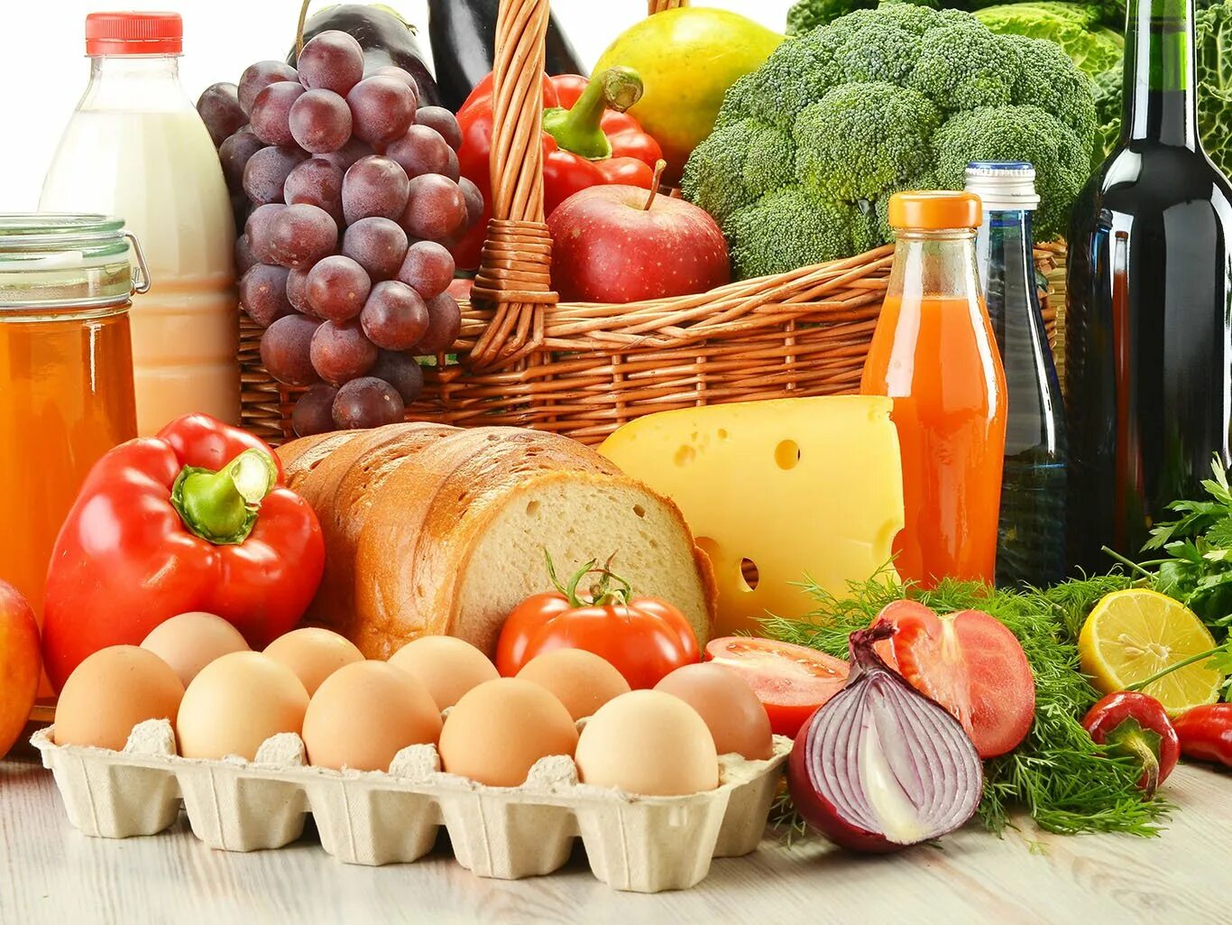 Продуктовая корзина с продуктами. Корзина с продуктами. Продуктовый период. Продуктовая корзина с продуктами. Фон для продуктового магазина.