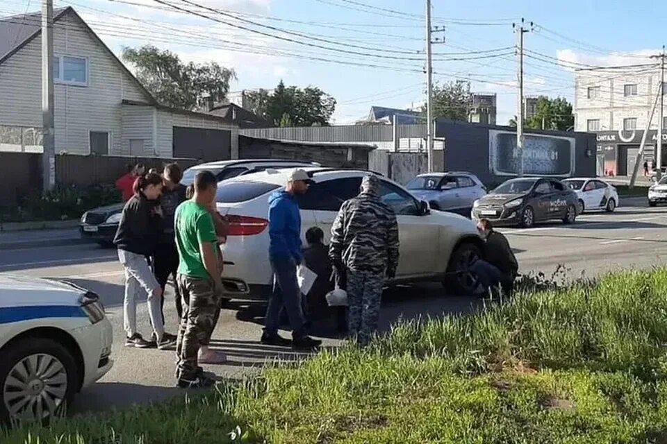 Машина сбила мальчика насмерть. Сбил ребенка в новосибе. Новости сбитого. Новости сбитого. Сбитый ребенок в новосибирске.
