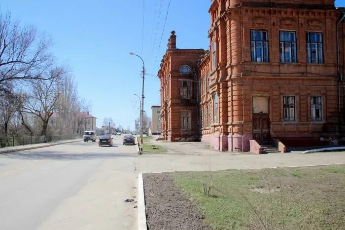 Часы аткарск. Женская гимназия Аткарск. Г. Аткарск, здание женской гимназии. Алексеевская женская гимназия Аткарск. Город Аткарск улица Саратовская.