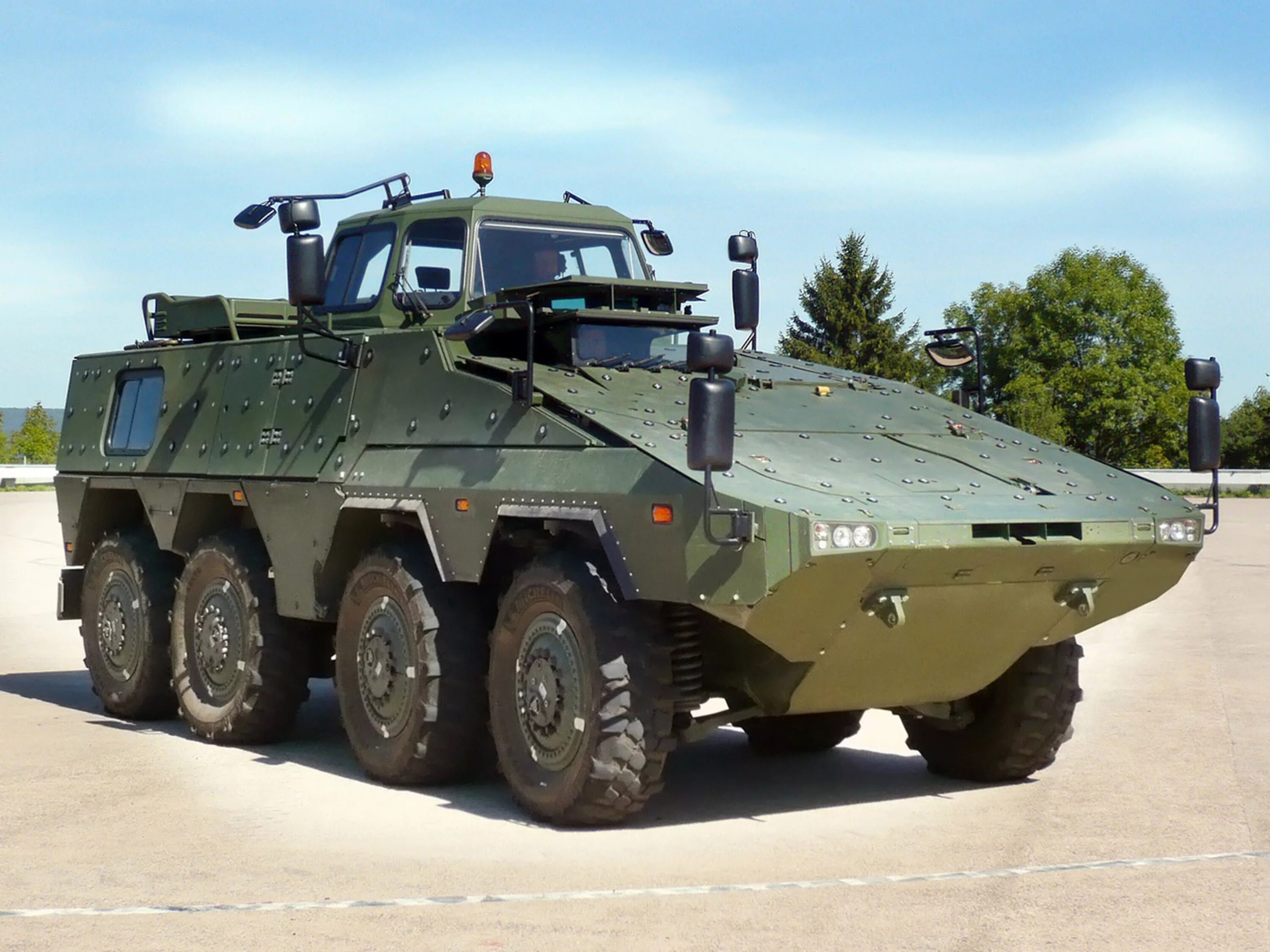 Машины нато. Boxer 8x8. KMW Boxer 8x8 APC 2010 года. Бронемашины НАТО. БМП Boxer 8x8.