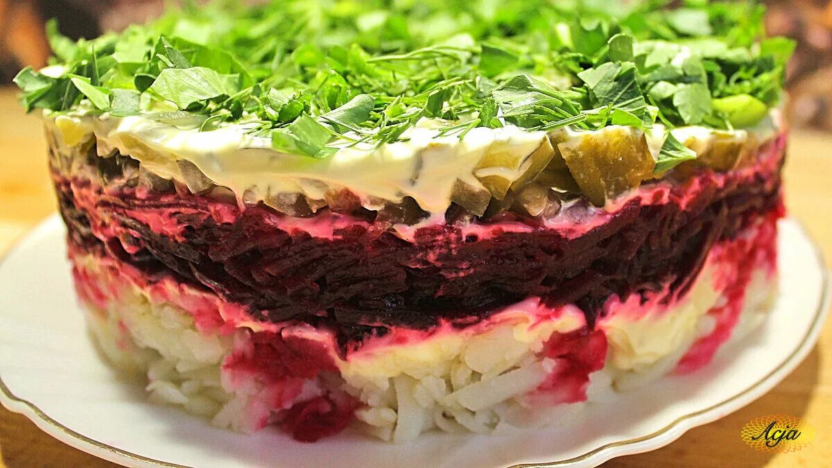 Салат со свеклой. Слоеный салат со свеклой. Овощной торт. Салат со свеклой слоями рецепты. Слоёный салат «генеральский».