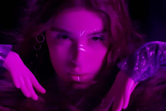 Qami qami. Две души песня малинин с сыном. Малена евровидение армения. Памяти александр малинин. Обложки музыкальных альбомов 2020.