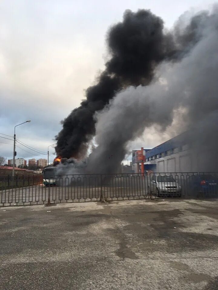 Подслушано владимирская область в контакте. Во Владимире загорелся автобус. Сгорел автобус Светогорск. Пожар во Владимире сегодня. Во Владимире сгорел автобус.