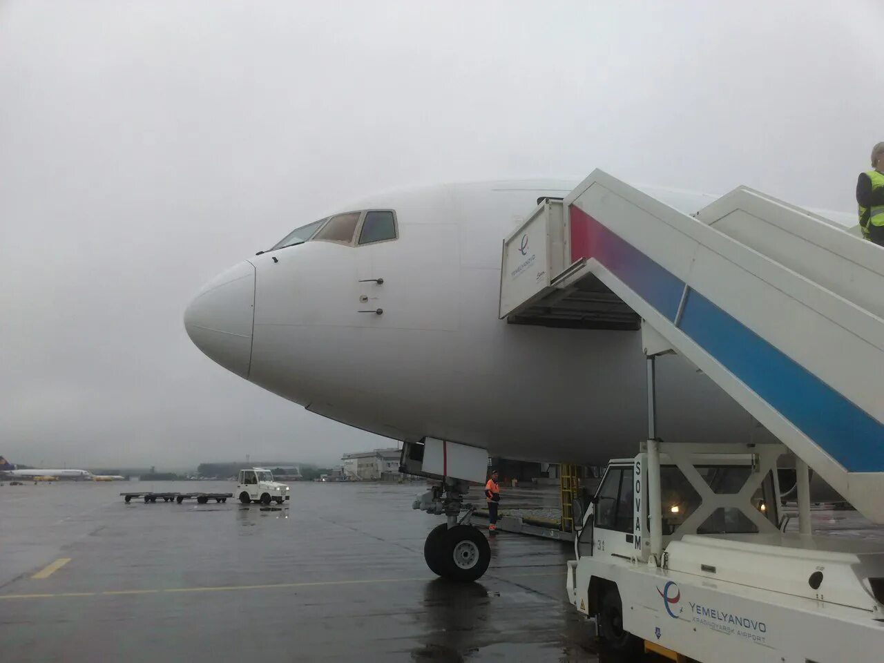 Falcon 10x самолет. Самолеты 2012 года в россии. Самолет летающий командный пункт. Ил-80 самолёт. Эквадор российские самолеты.