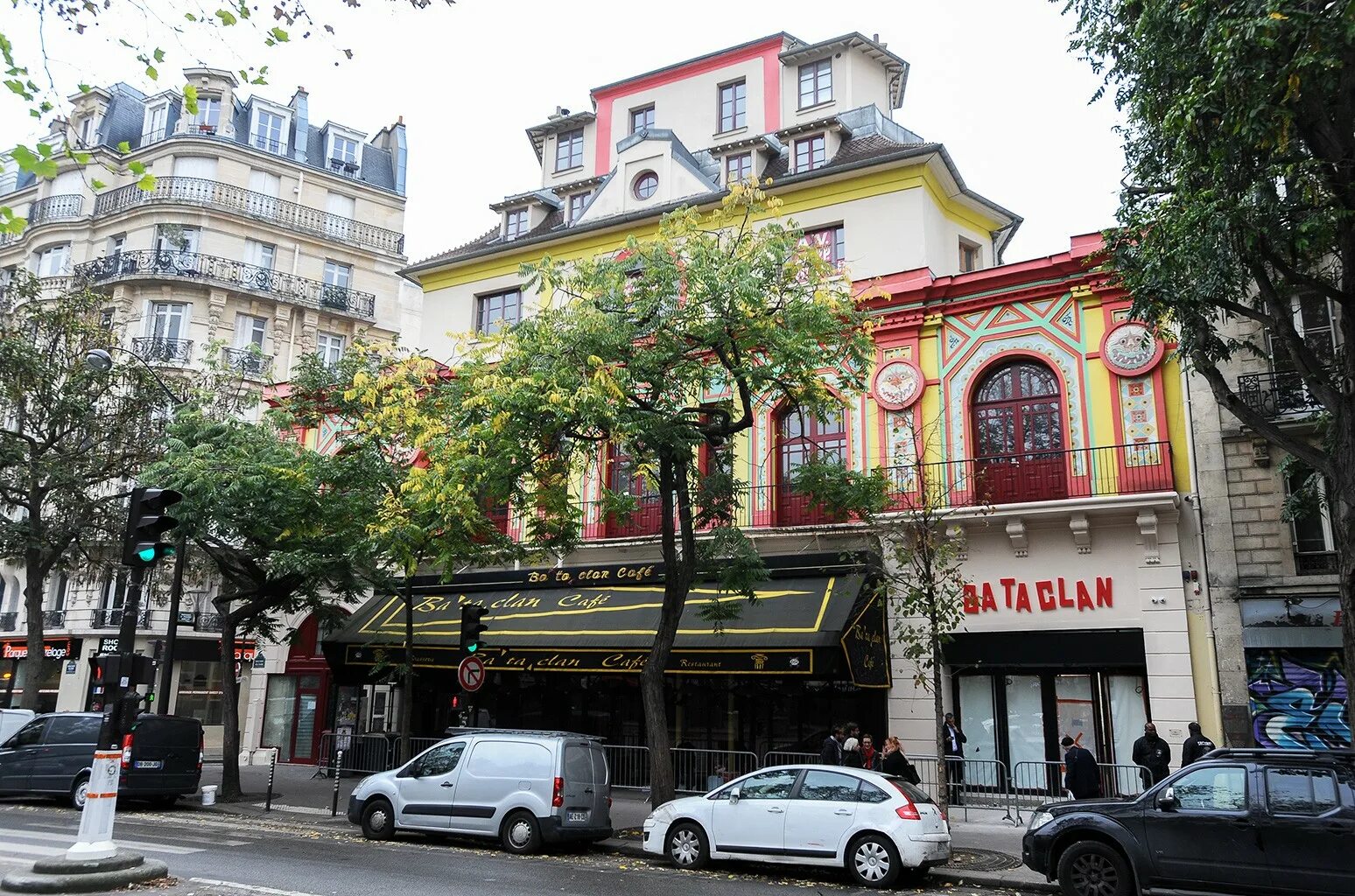 Батаклан. Батаклан Париж. Театр Батаклан. Театр Батаклан в Париже 2015. Батаклан фото.
