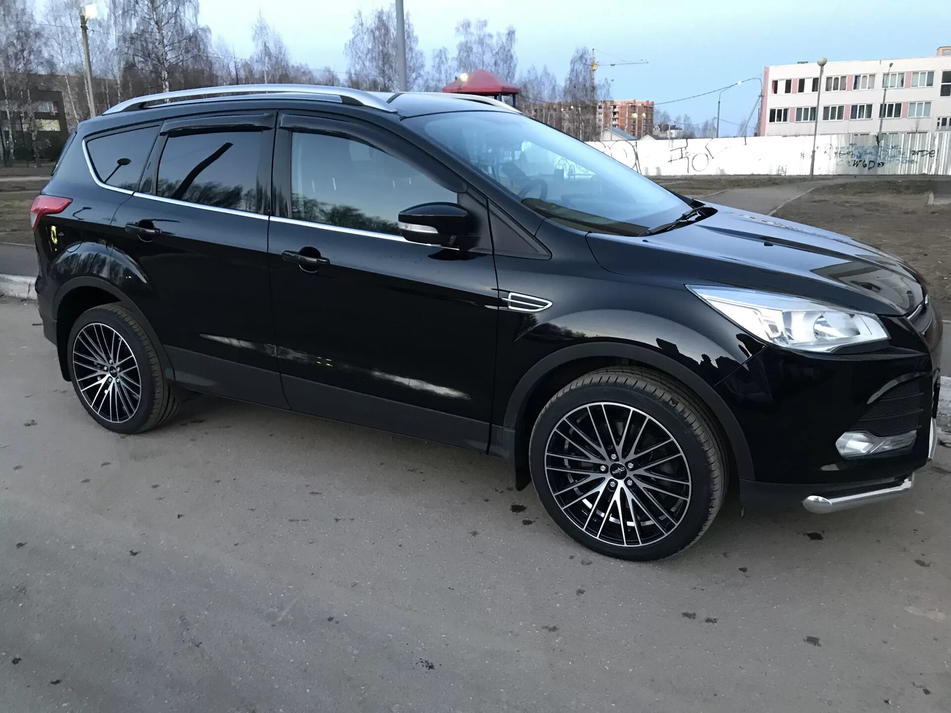 Шины форд куга 2. Ford Kuga 2 r19. Колеса Ford Kuga r17. Ford Kuga 2 на 18 дисках. Диски Ford Kuga r17 графит.