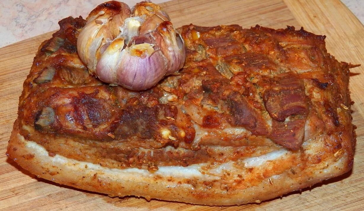 таблица температуры выпечки. тесто для шарлотки с яблоками в духовке. сколько печется пирог в духовке. пирожки на противне. таблица режимов выпечки.