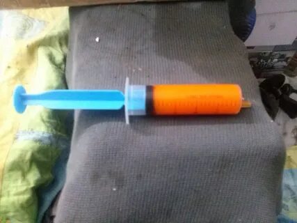 Герметик в шприце