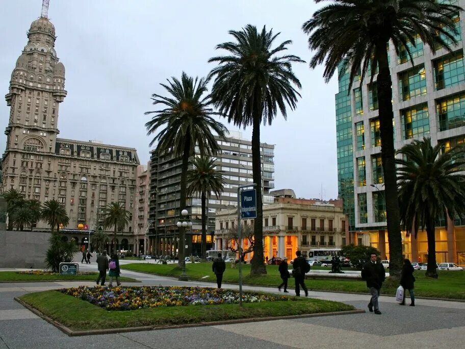 Дворец сальво уругвай. Монтевидео столица какого государства. Площадь независимости монтевидео. Монтевидео столица какого государства. Монтевидео уругвай.