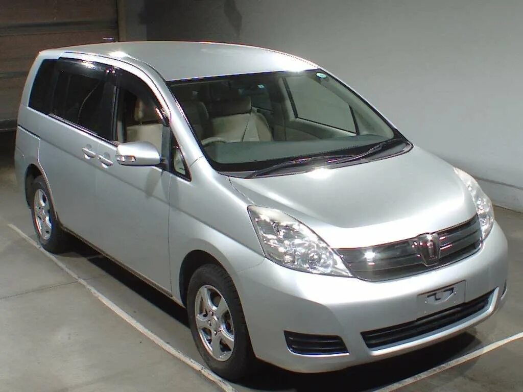 Тойота исис 2014. Тойота приус япония. Тойота виш 2010. Тойота исис старая модель. Toyota wish 2016.