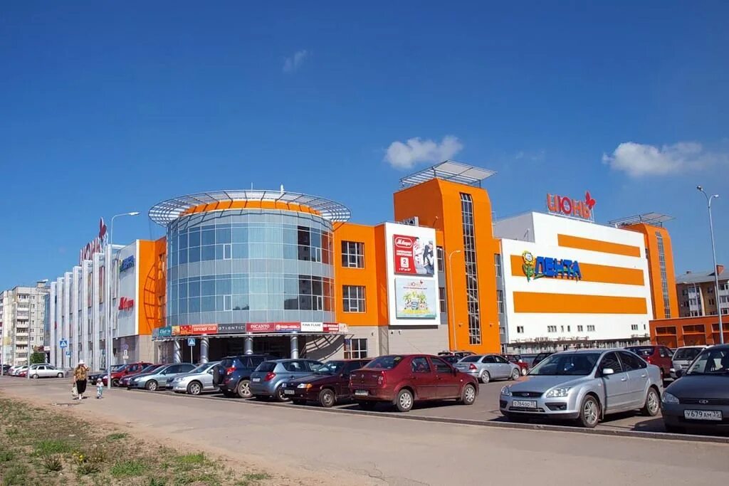 Трц июнь череповец магазины. Трц июнь череповец. Годовикова 37 череповец. Торговый центр июнь череповец. Череповец торговые центры.