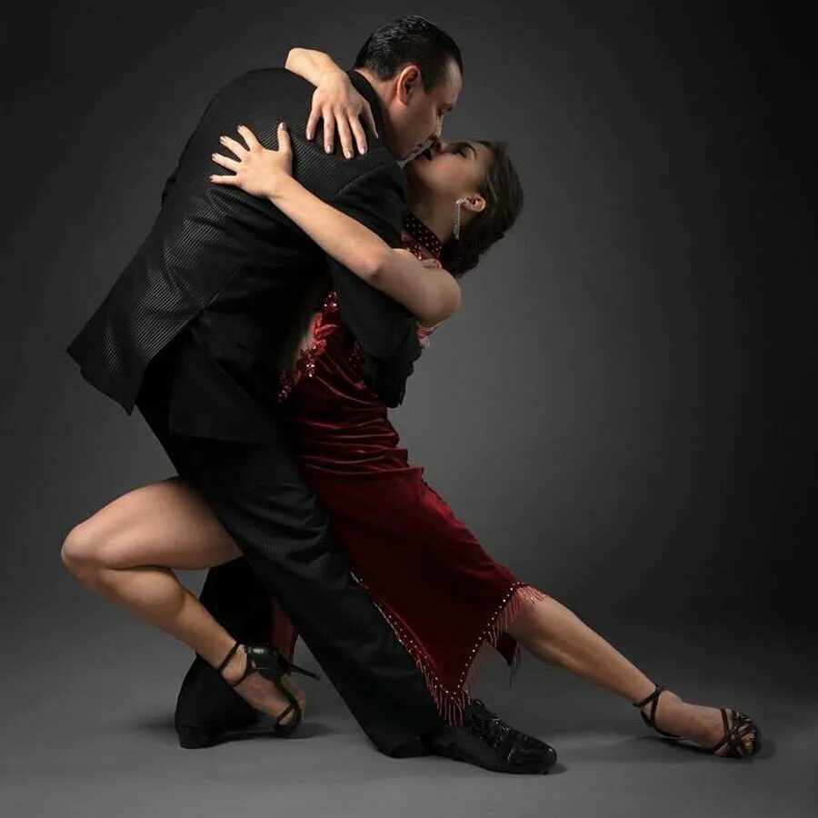 Tango private. Аргентинское танго милонга. «Tango de pista» (танго для «танцпола»). Аргентинский танцор танго Карлос Гарида. Танец танго милонга.