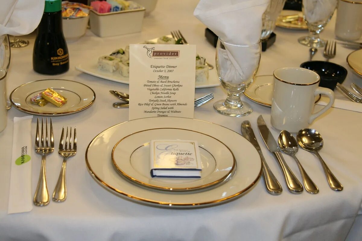 Set he table