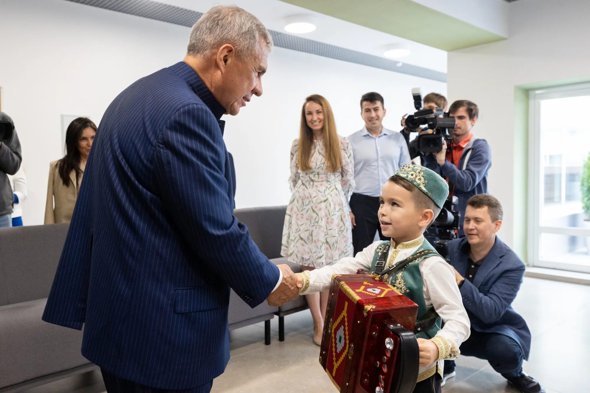 Посещает музыкальную школу. Посещает музыкальную школу