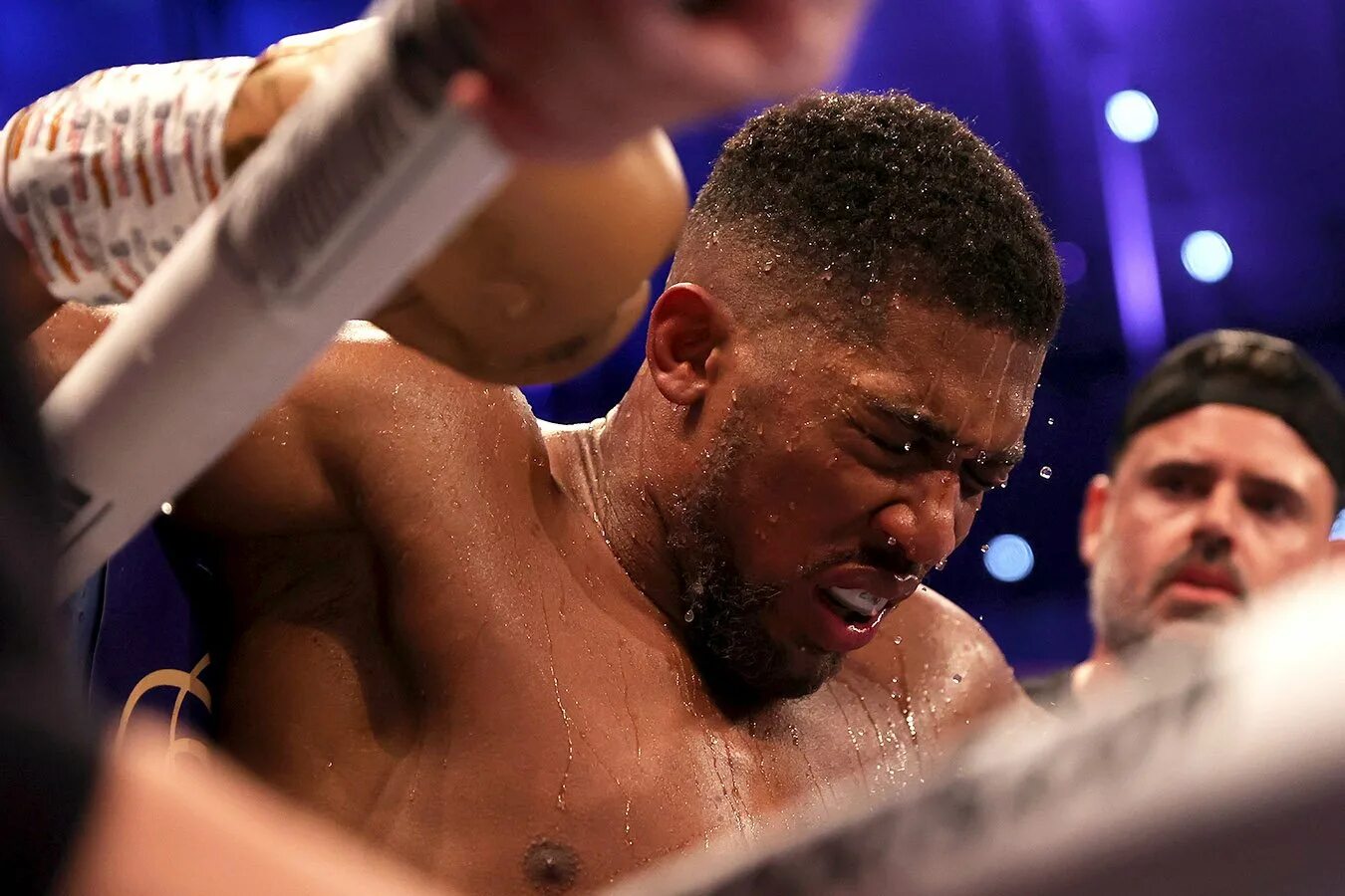 Вечер бокса джошуа. Боксёр Anthony Joshua. Энтони Джошуа Усик бой.